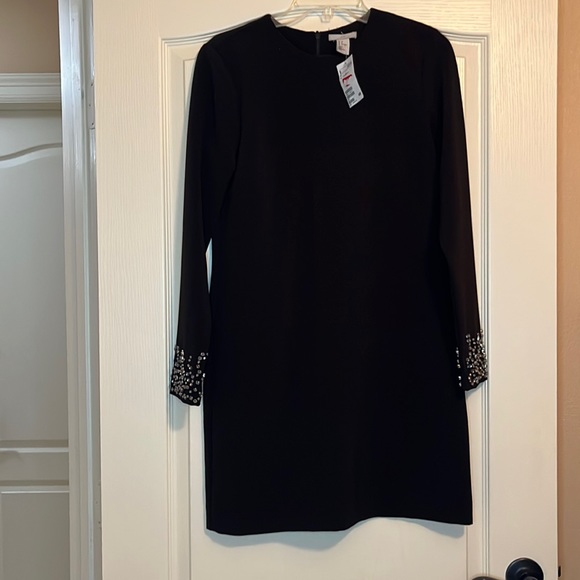 H&M Dresses & Skirts - H&M dress got the wrong size never used NEW SIZE: US 8 Black with beads